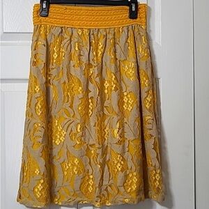 Me 2 Magic yellow and gray lace-lined midi skirt